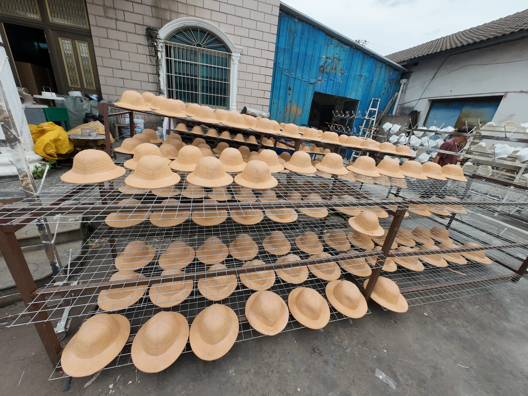 Foto de sombreros acabados listos para control y envío 2