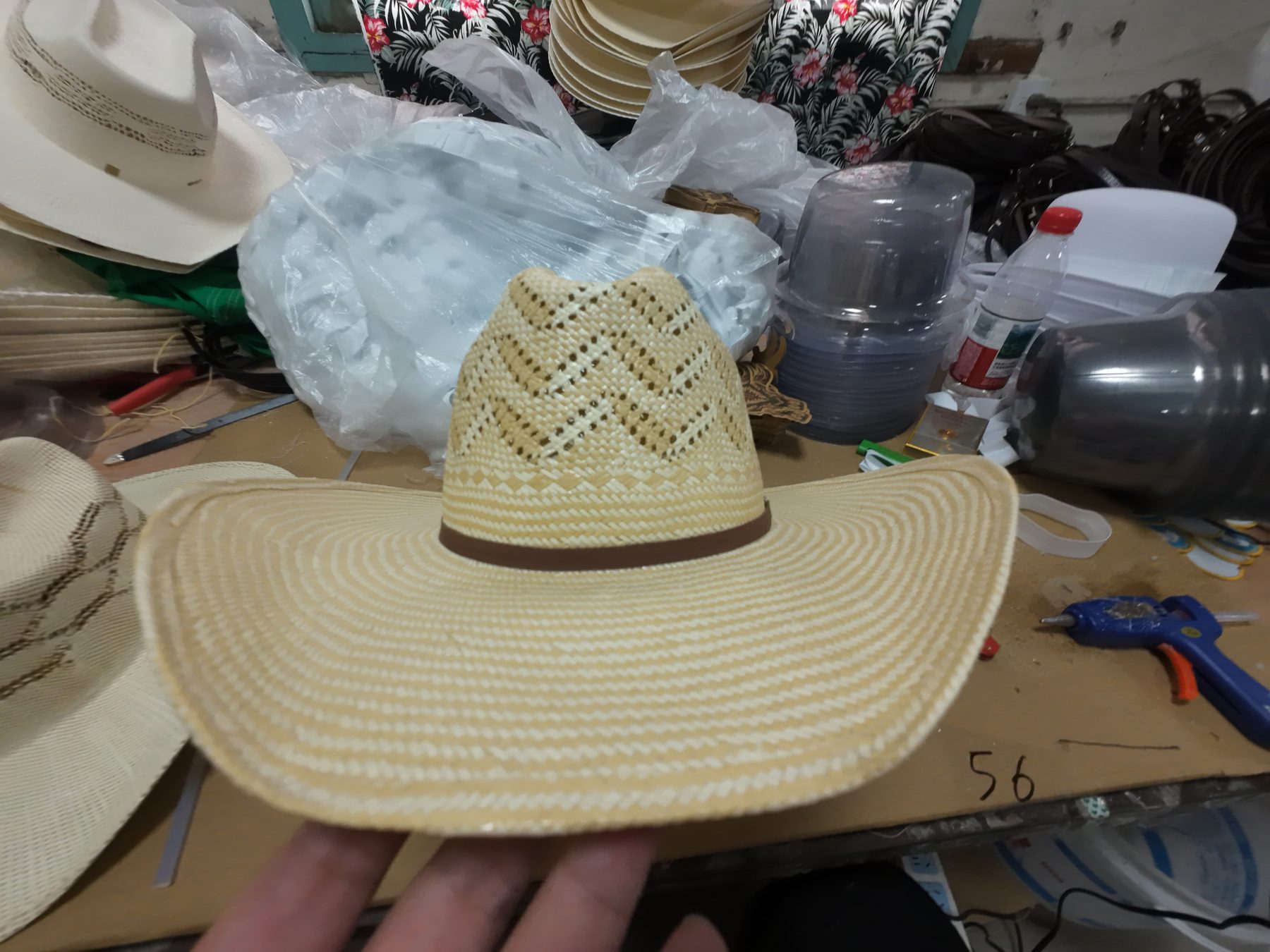 Foto de sombreros acabados listos para control y envío 7