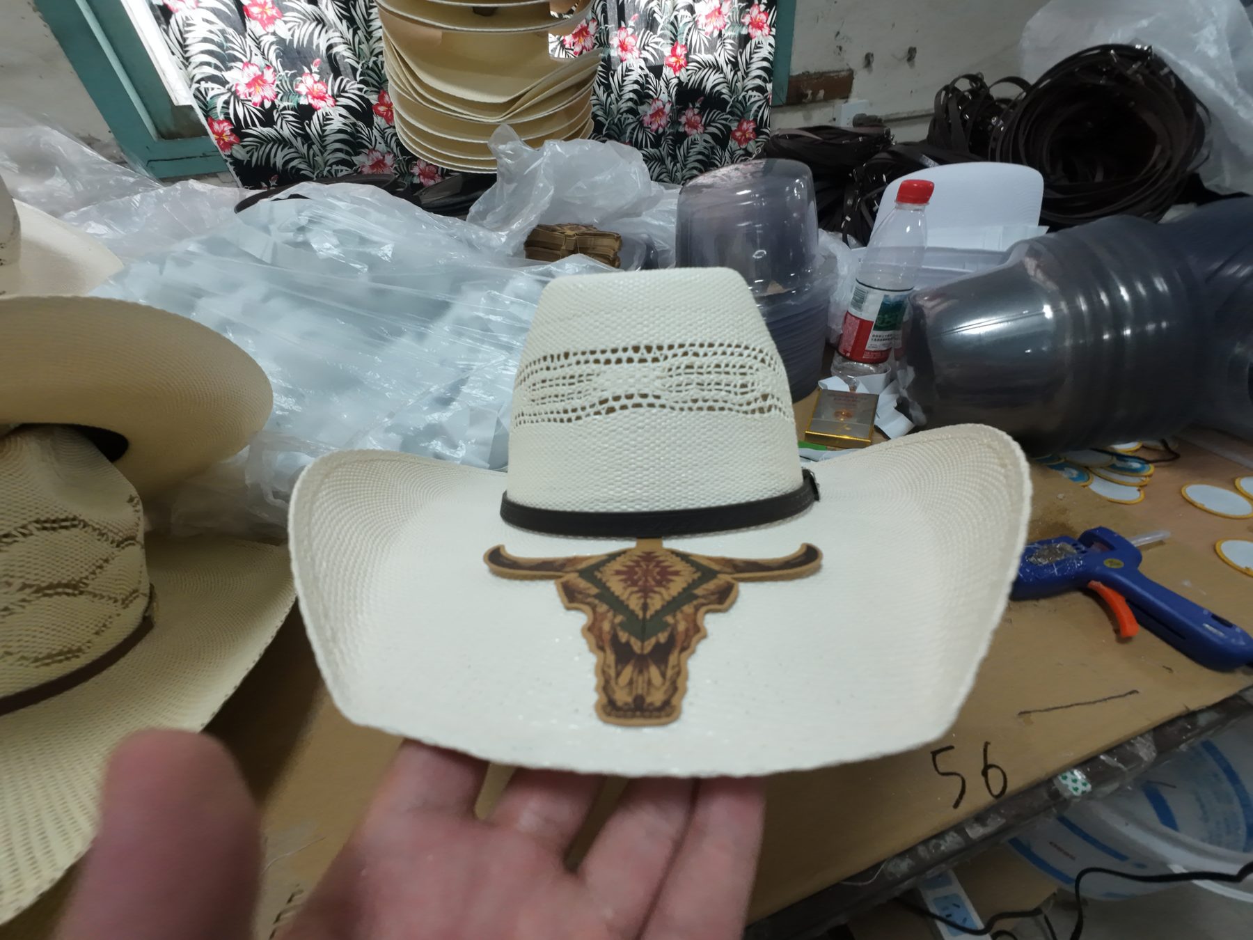 Foto de sombreros acabados listos para control y envío 8