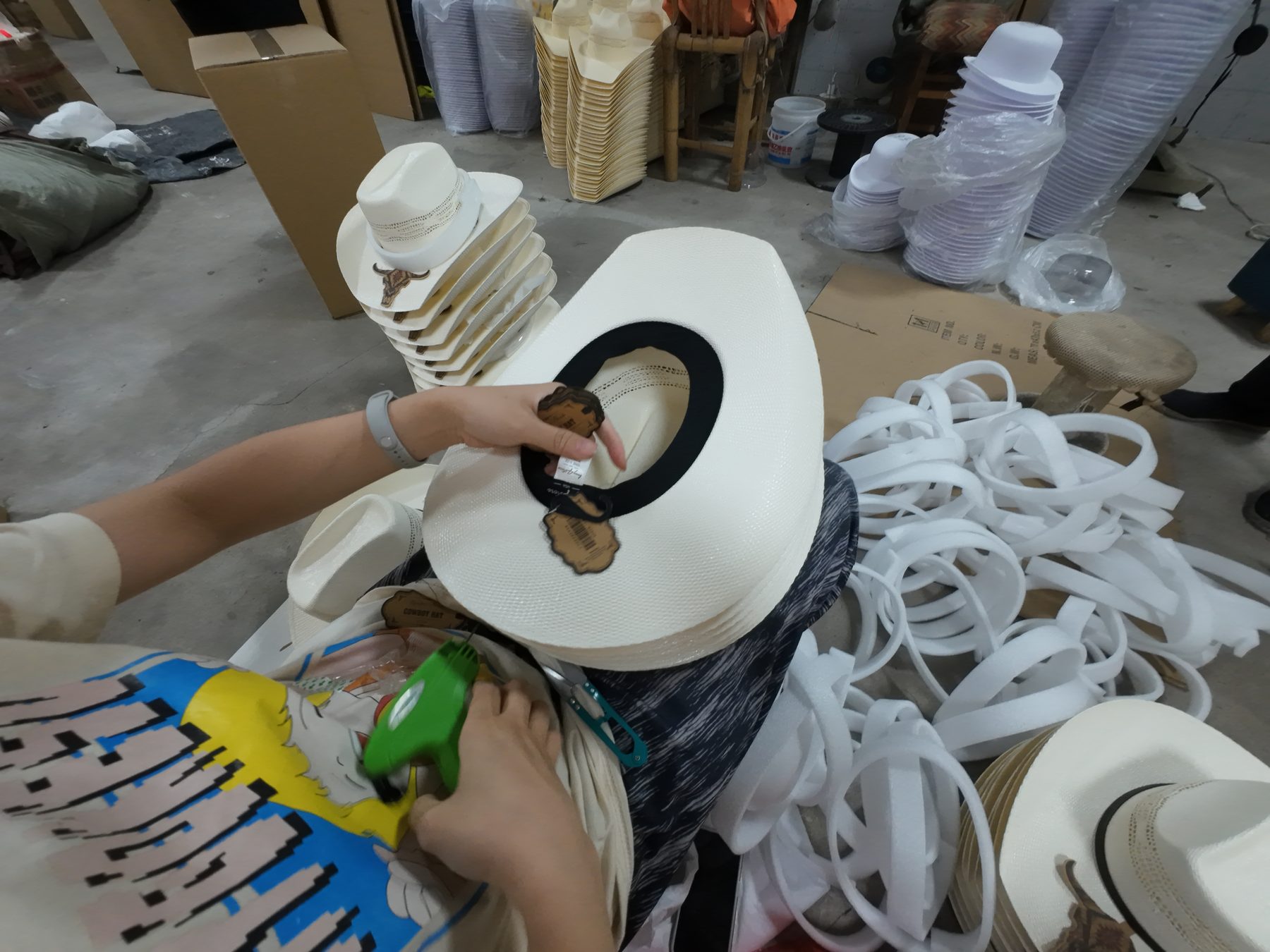 Foto de sombreros acabados listos para control y envío 9