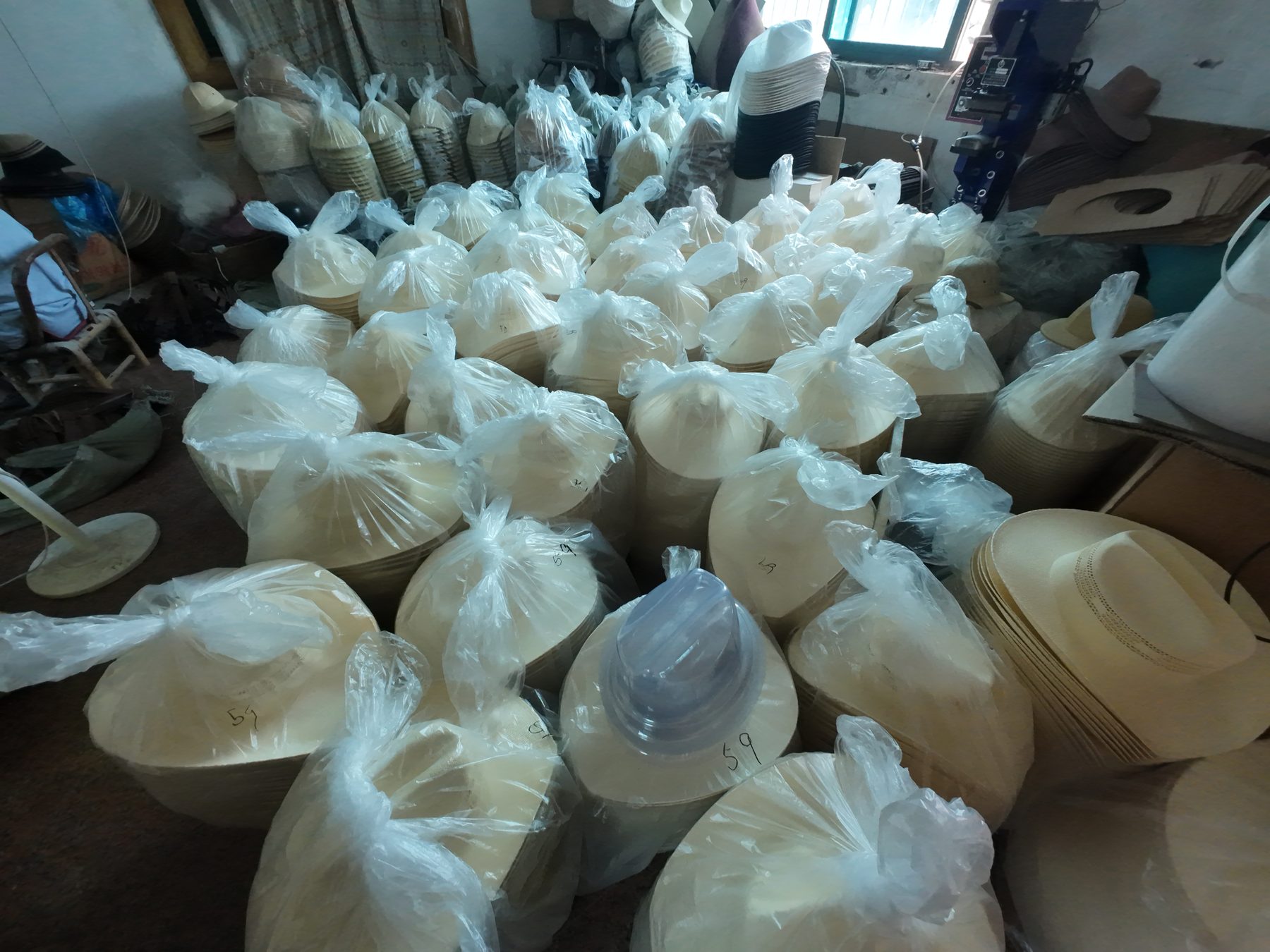Foto de inventario y almacenamiento de sombreros 11