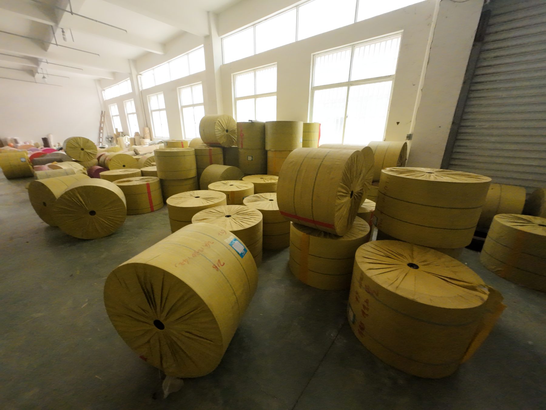 Foto de materias primas preparadas para fabricar sombreros 2