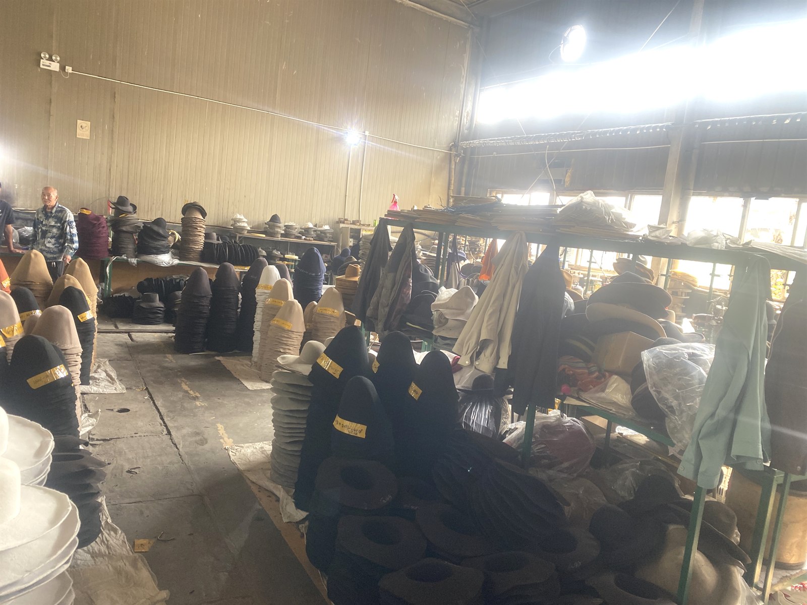 Foto de producción del taller de sombreros de fieltro de lana 2