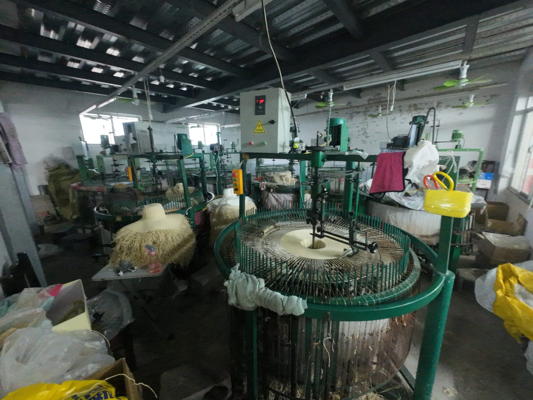 Foto del taller y área de producción de sombreros 11