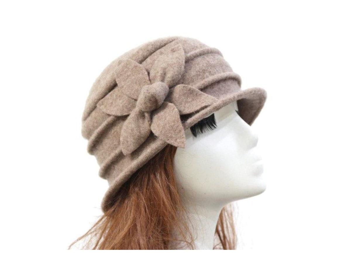 Vista del producto: Sombrero Cloche de Fieltro con Flor Escultural
